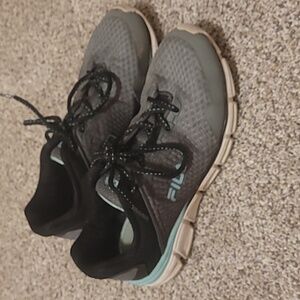 Fila athletic shoe sz 7.5
